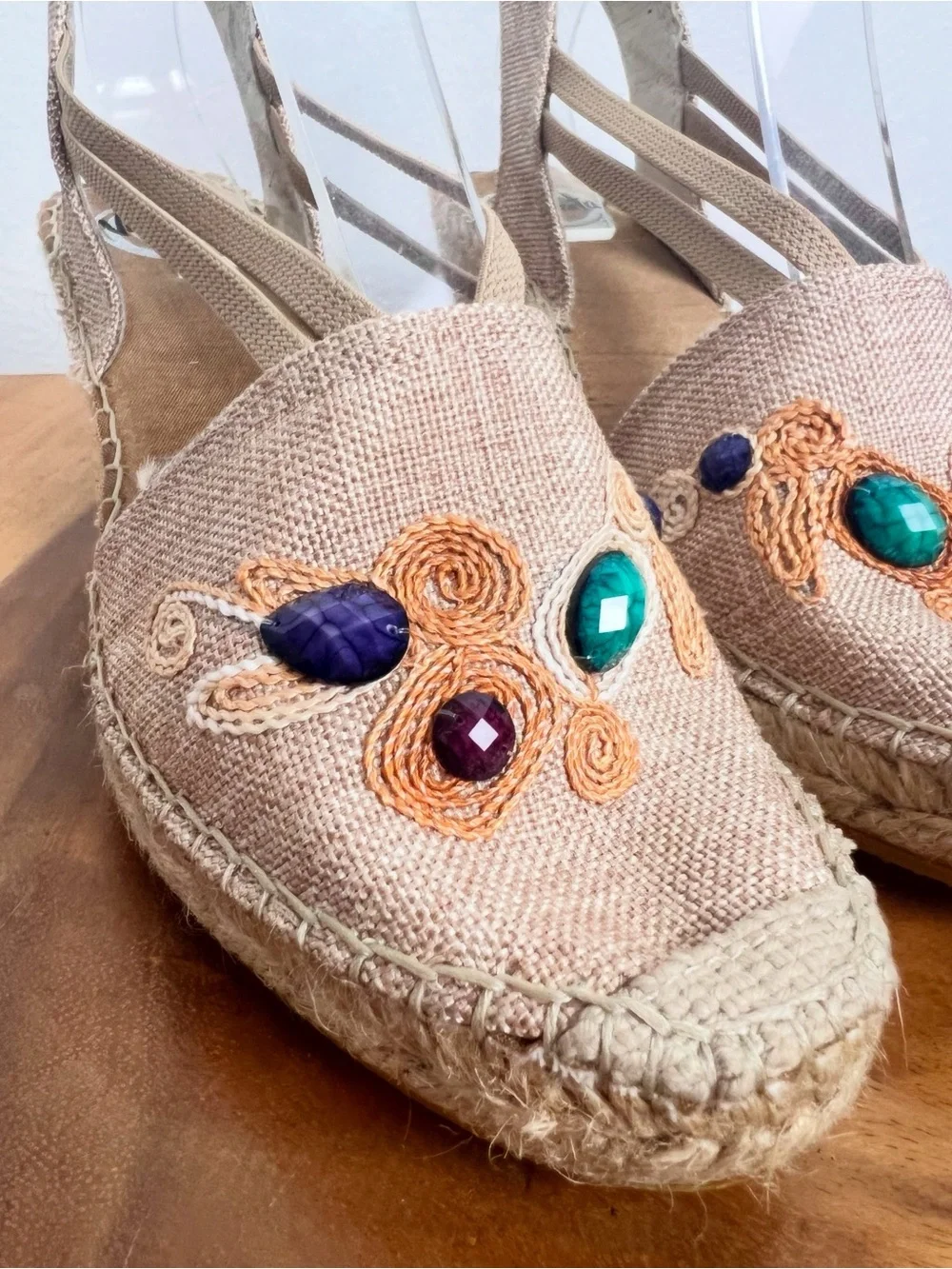 VIDORETTA Women’s Embroidered & Jeweled Tan Espadrille Wedge Sandals 39 8.5